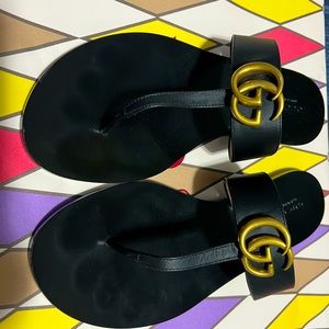 Gucci Leather thong sandal with Double G